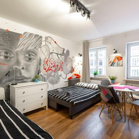 Апартаменты Lipstick House Rynek Вроцлав Экстерьер фото